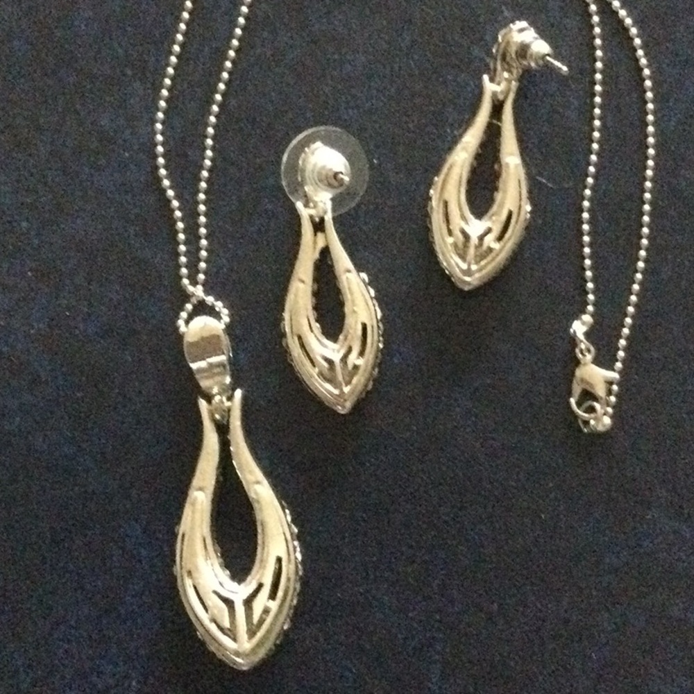 Necklace with earrings set - Picture 3 of 5